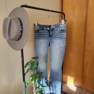 Daytrip Virgo Boocut Jeans In Light Wash 33L